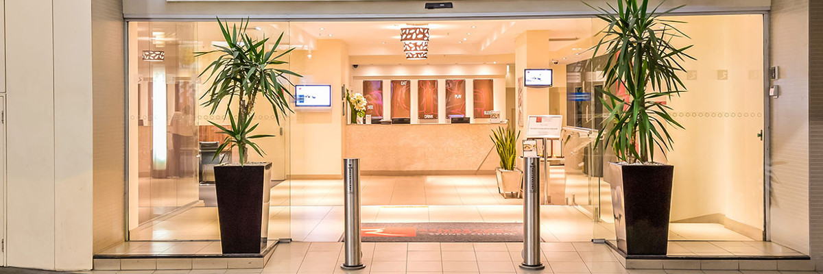 Rendezvous Hotel Sydney Central - Hotel Entrance
